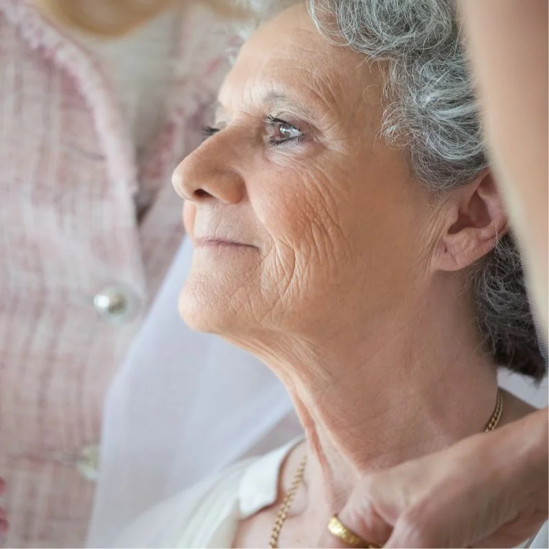 Cuidadora para adulto mayor con Alzheimer y demencia